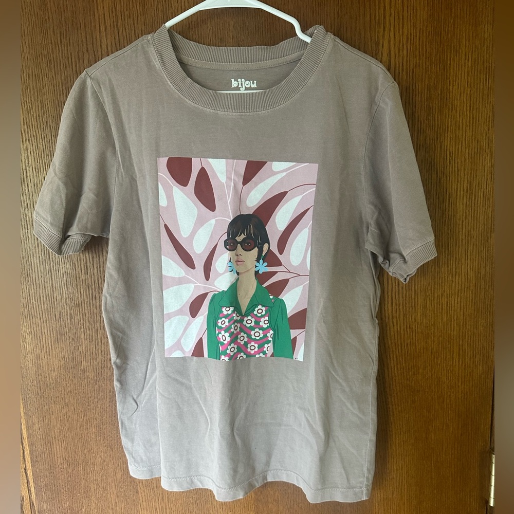 NWT Bijou Karman Women's Taupe Oversized Graphic T-Shirt Size Small